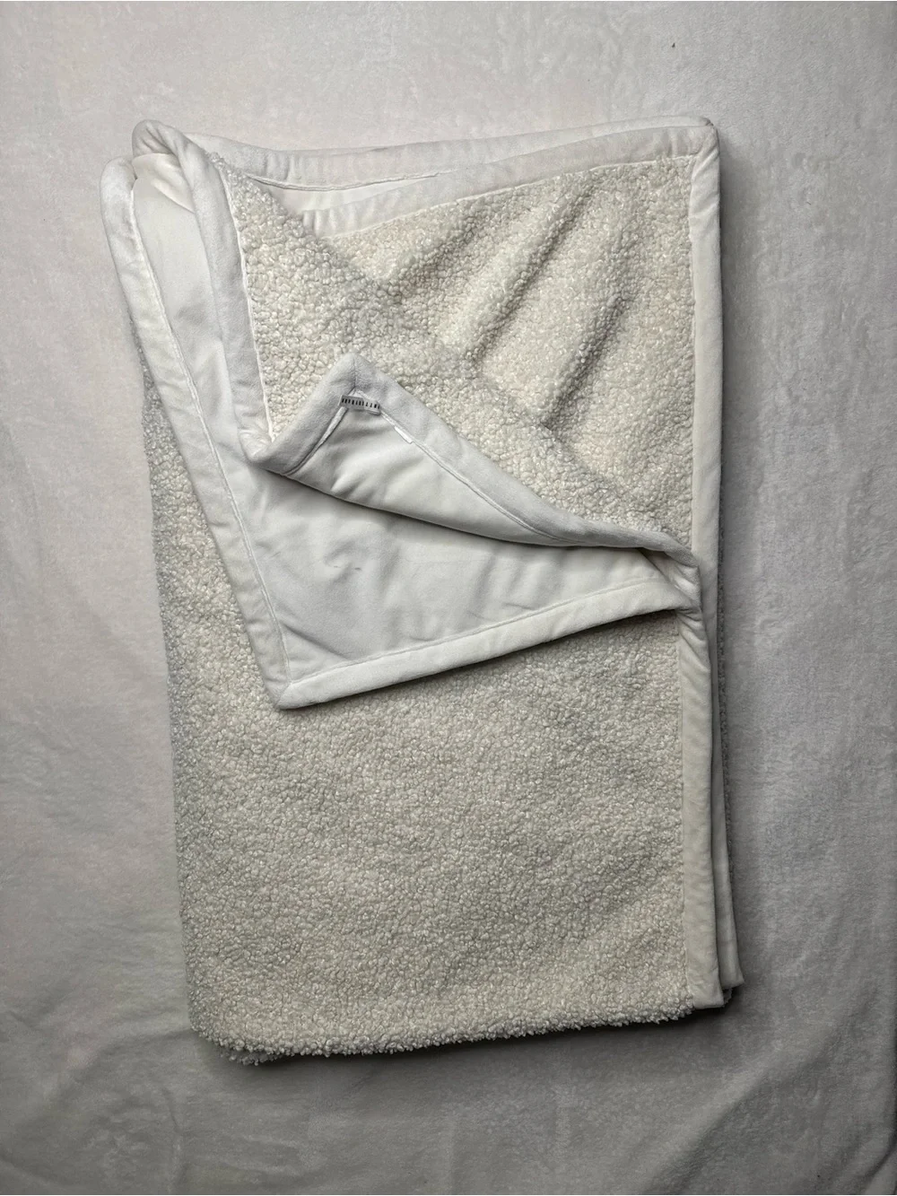 Pottery Barn Cozy Teddy Faux Fur Throw White Sherpa Soft Creamy White 60 x 80”
